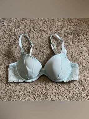 Victoria's Secret Pale Blue Lace Underwire Bra